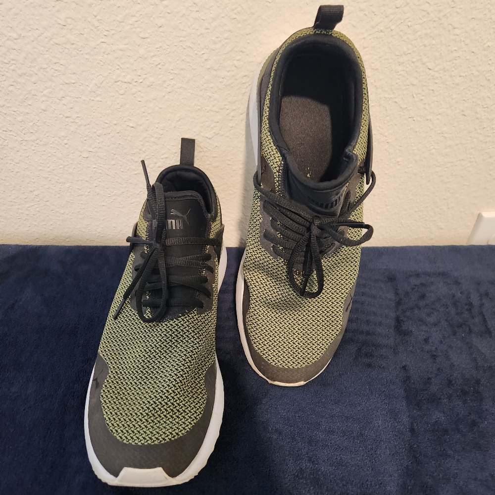 Men's Puma sneakers